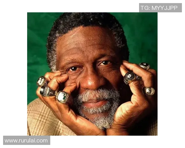 比尔拉塞尔在篮球场上展现的智慧与勇气的传奇人生